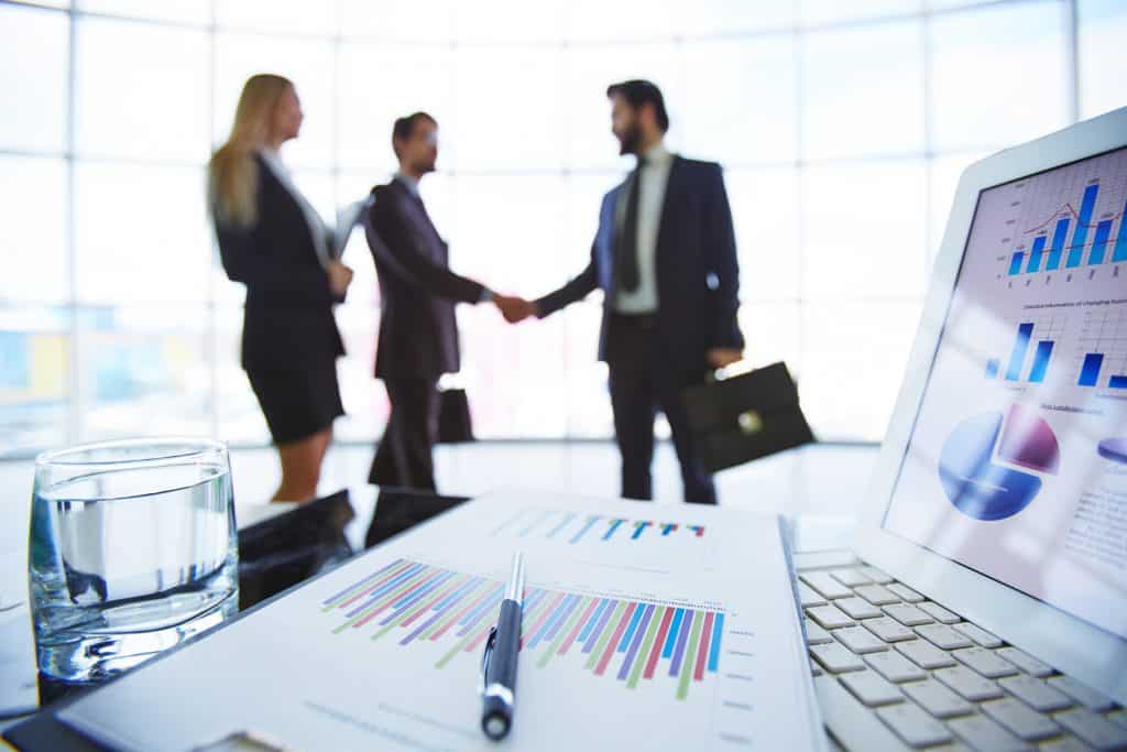 business-people-hand shake