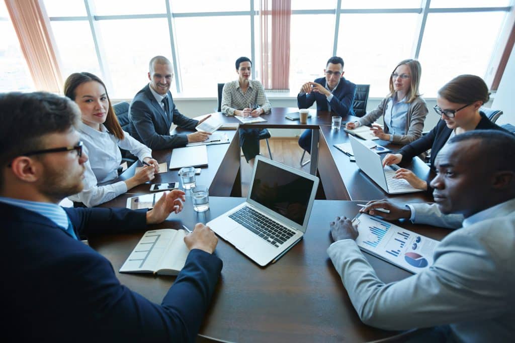 business-team-meeting-discussions